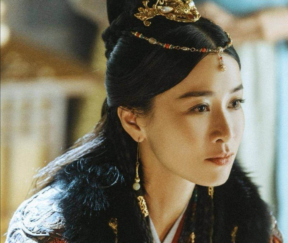 原创燕云台姐妹戏外重逢唐嫣佘诗曼合影太养眼了