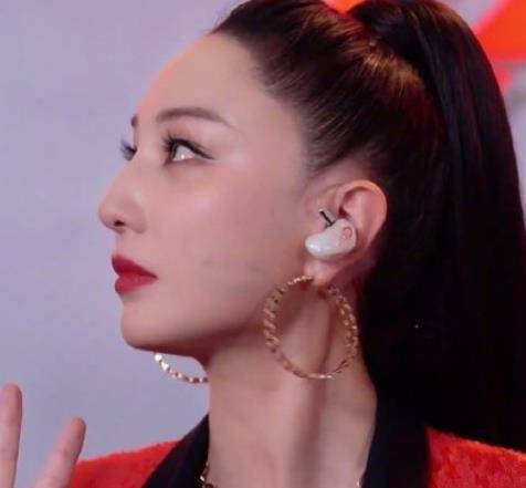 原创宁静参加节目却变身美妆博主不仅完美hold住奇葩色号空投妆更是