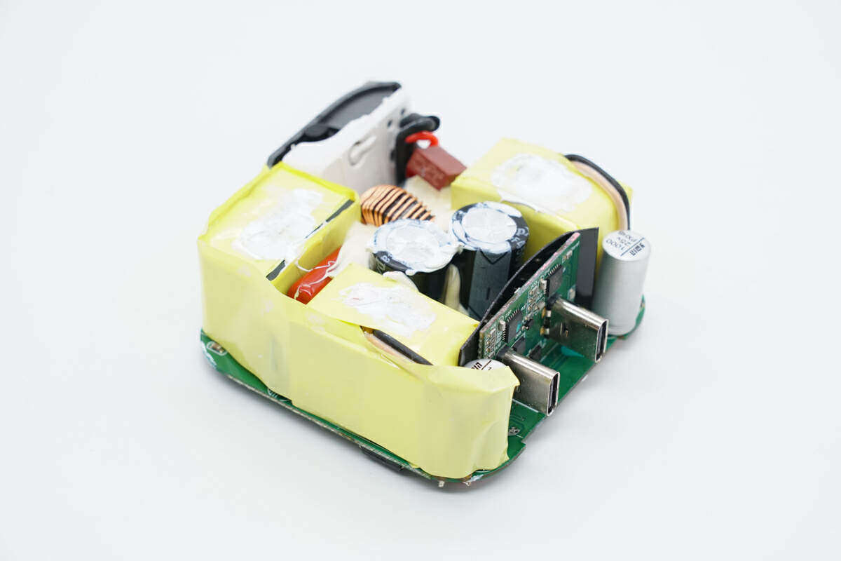 苹果macbook和iphone的快充好帮手,迪比科90w快充充电器陈将诶_焊接