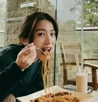 不过据传,赖斯翔在得知片商的想法后,婉转暗示田馥甄曾因为"意大利面