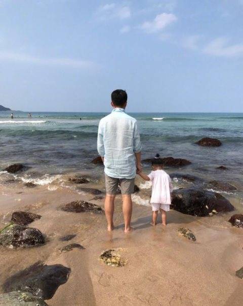 汪小菲晒小玥儿照片想念女儿,首次回应将女儿从大s手中要回问题_小悦