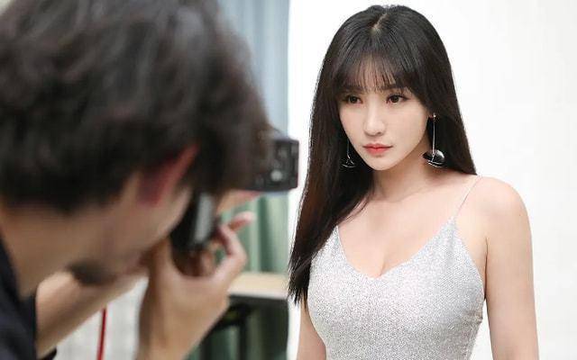 "宅男女神"柳岩:把"避孕套"掉落在舞台上,她的故事也不简单_张一一