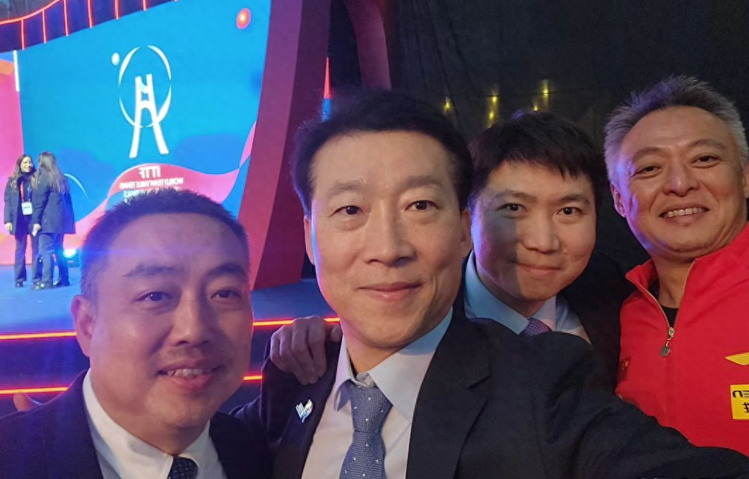 金泽洙总结世乒赛后晒出合影,照片中出现了刘国梁,刘升民,刘诗_比赛