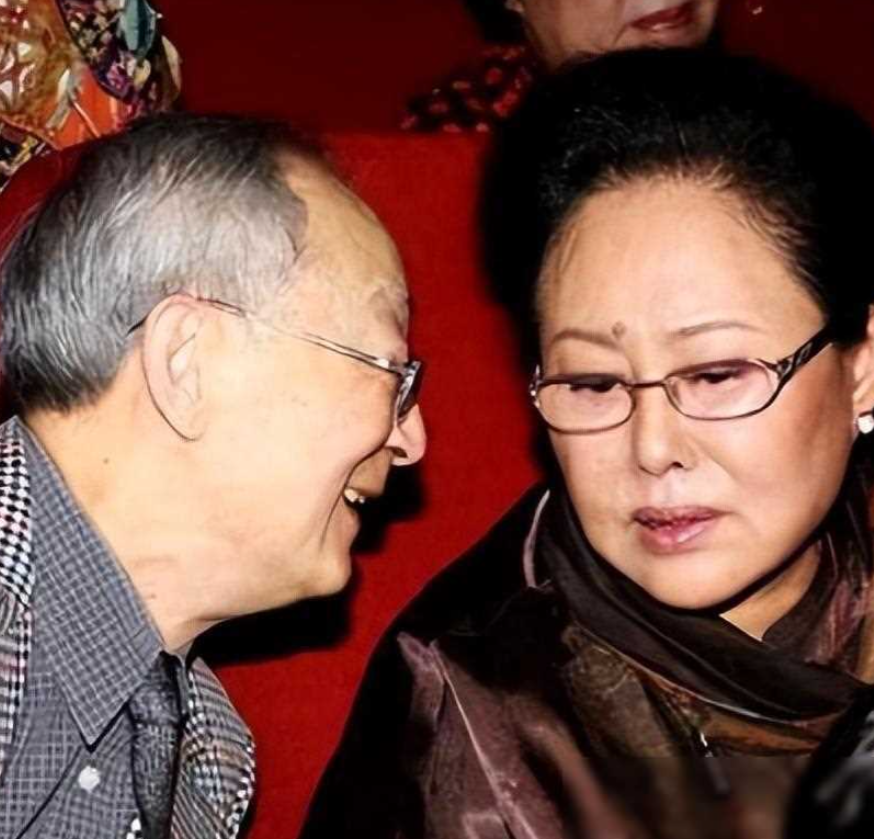74岁斯琴高娃近况:瑞士老公已去世,她垂垂老矣,回到国内生活