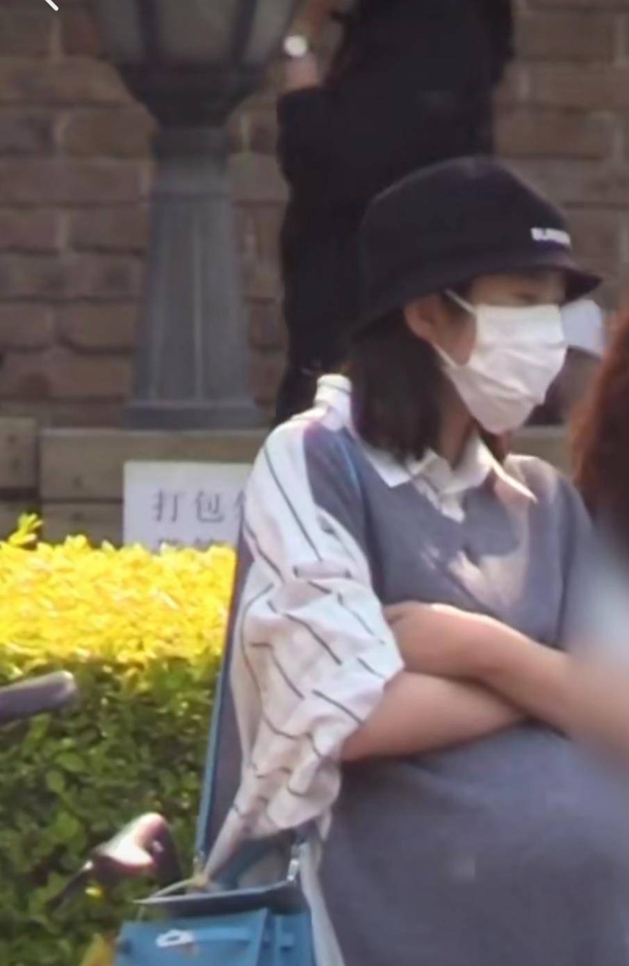等到唐艺昕和张若昀两个人真正官宣结婚喜讯的时候,大家又都在关注两