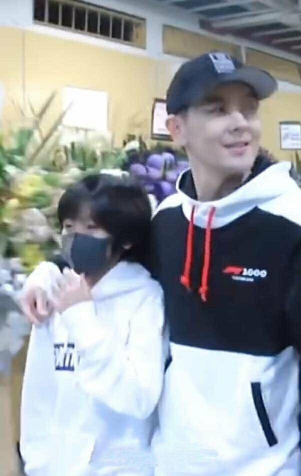 原创林志颖获kimi许可晒正面照小家伙堪称整容般长大超像迷你林志颖