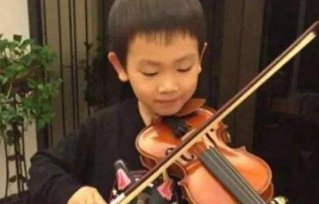 王宝强的儿子近照,12岁长相越来越像母亲马蓉,很想念妹妹_王子豪_宋喆