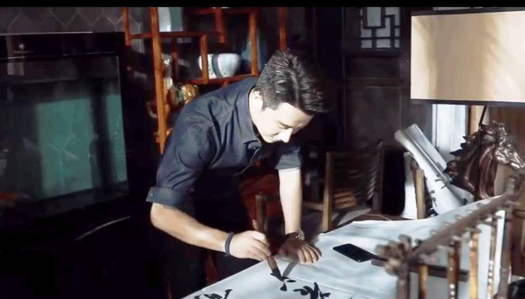 在家庭当中,孩子多了之后,年龄最大的孩子时尚的会更加迅速,例如黄磊