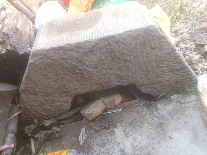 原创洛宁县河底镇杨坡村发现古代染坊踏布元宝石