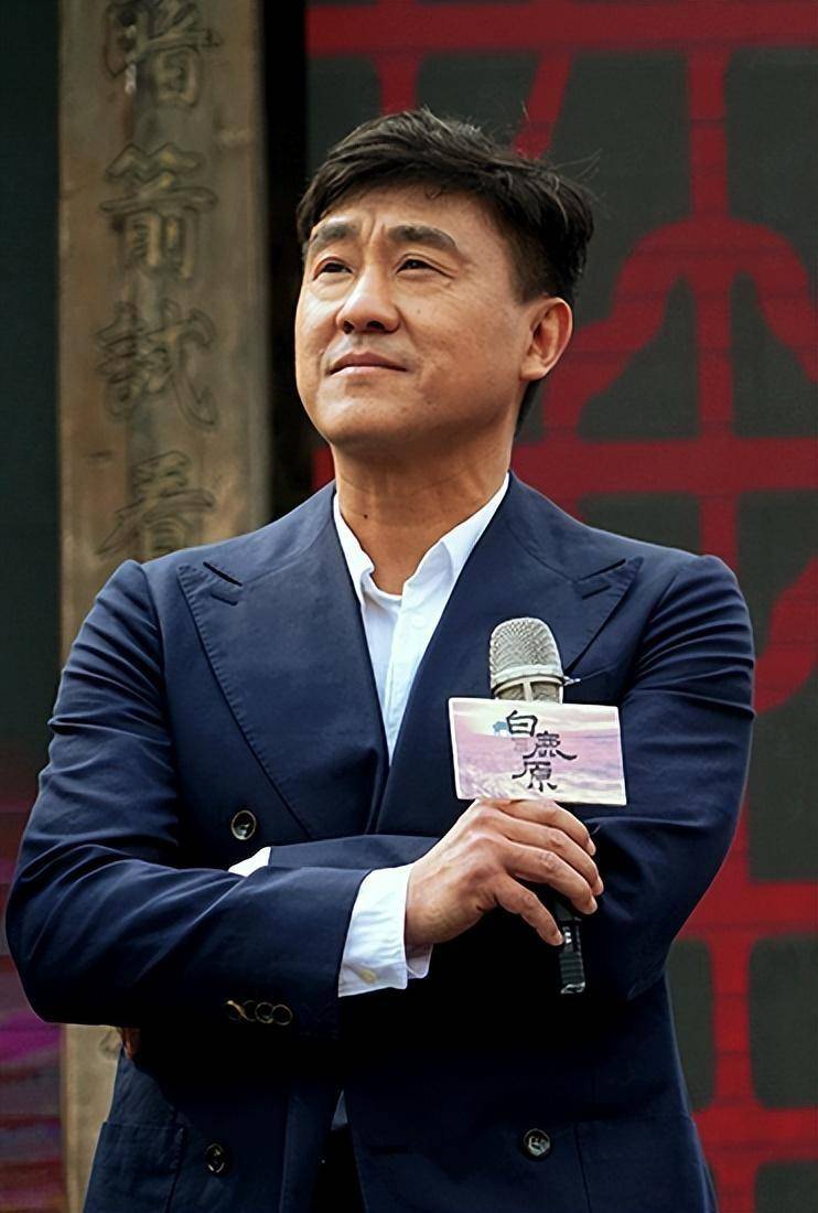 演员何冰:为何结婚几十年0绯闻?看看妻子是谁就知道了