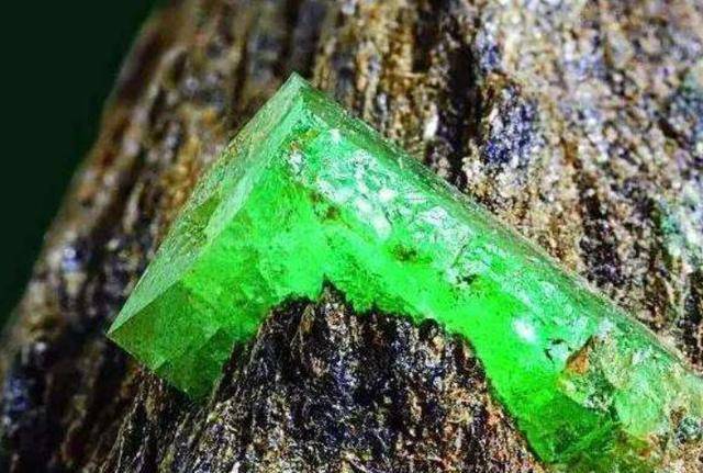 世界最贵的一条河流,生产全球95%的翡翠,军队24小时重兵把守_缅甸