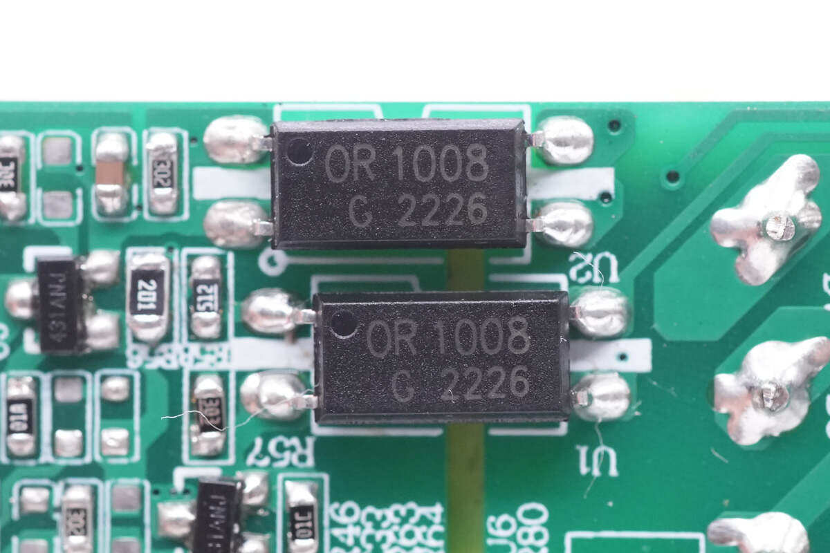 国内厂商推出一系列新国标电动自行车充电器拆解一款168w的看看