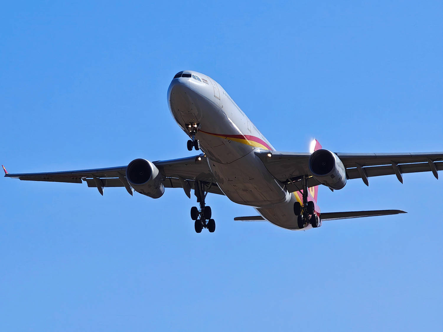 手机拍飞机到底可不可行?带着小米14 ultra体验下,答案很明晰