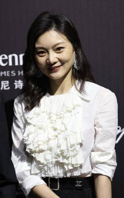 原创名导太太陈婷19岁为爱退学五年三胎逼退巩俐独得张艺谋宠