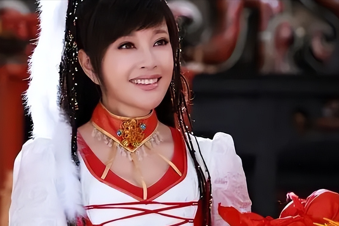 刘晓庆:7个男人贯穿一生,4段婚姻都没生过孩子,62岁还当新娘