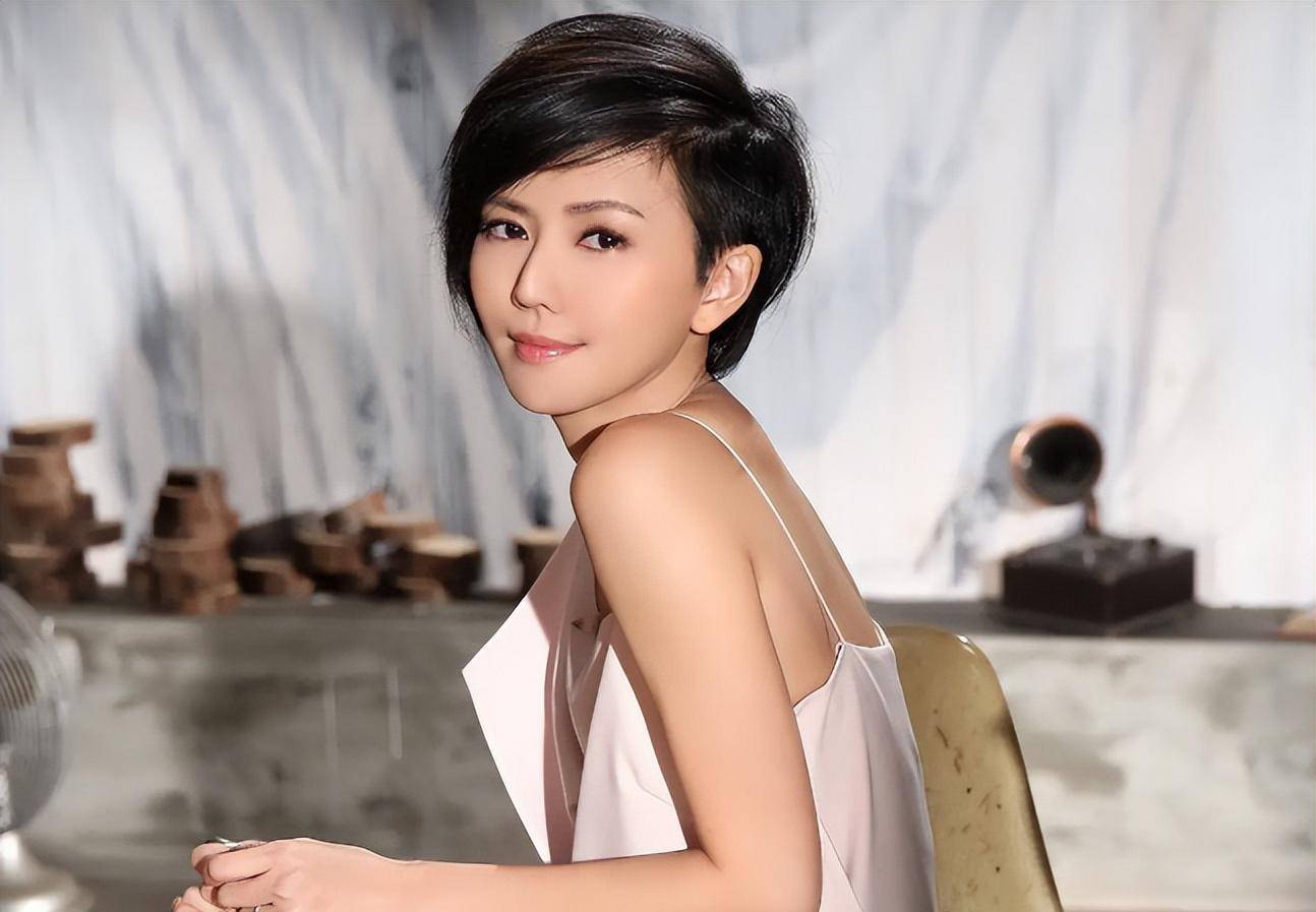 原创冷门歌手孙燕姿曾经赢过周杰伦现在怎么样了