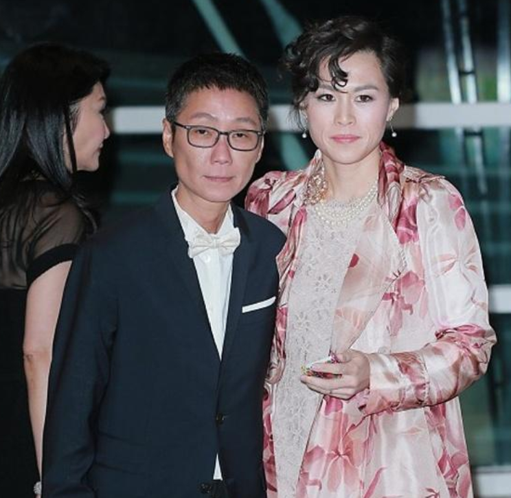 直到结识了杨如芯她才知道什么是快乐,并且希望父亲可以接受杨如芯.