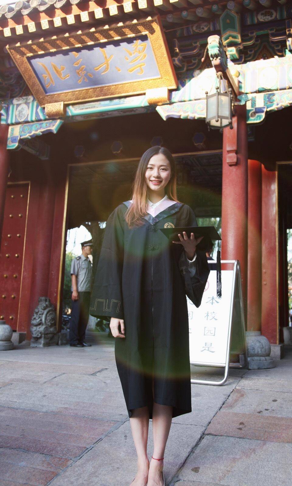 曾被称为"北大史上最牛校花",逐梦演艺圈6年,她资源差还不火_因为