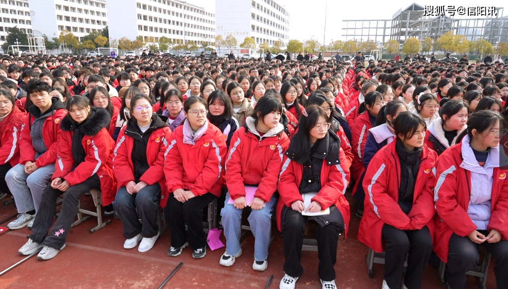 在长达两个小时的演讲过程中,荆伟泰老师用极具感染力和震撼力的话语