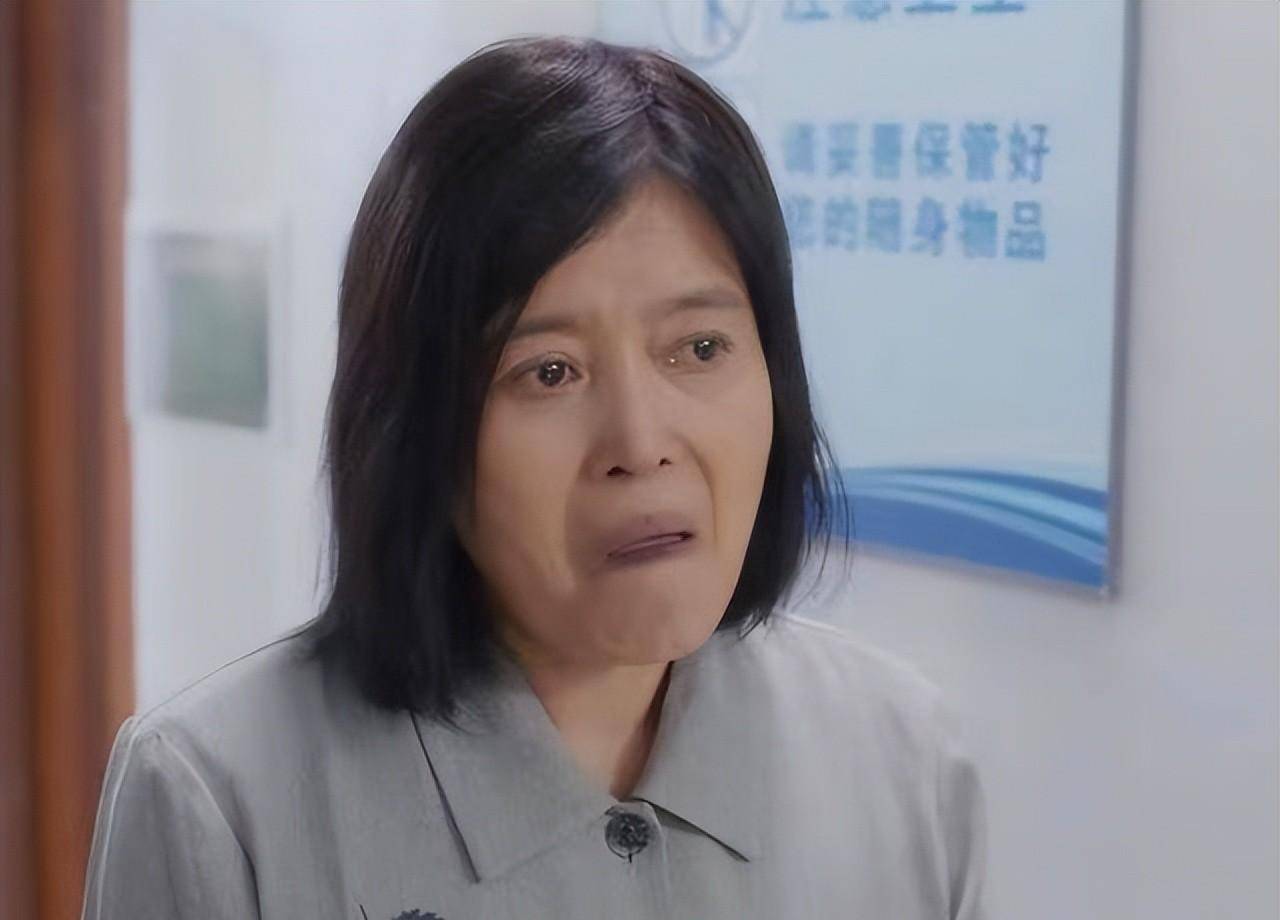 年轻时肤白貌美,如今只能演土气大妈,岁月这把"杀猪刀"太可怕_丁嘉丽