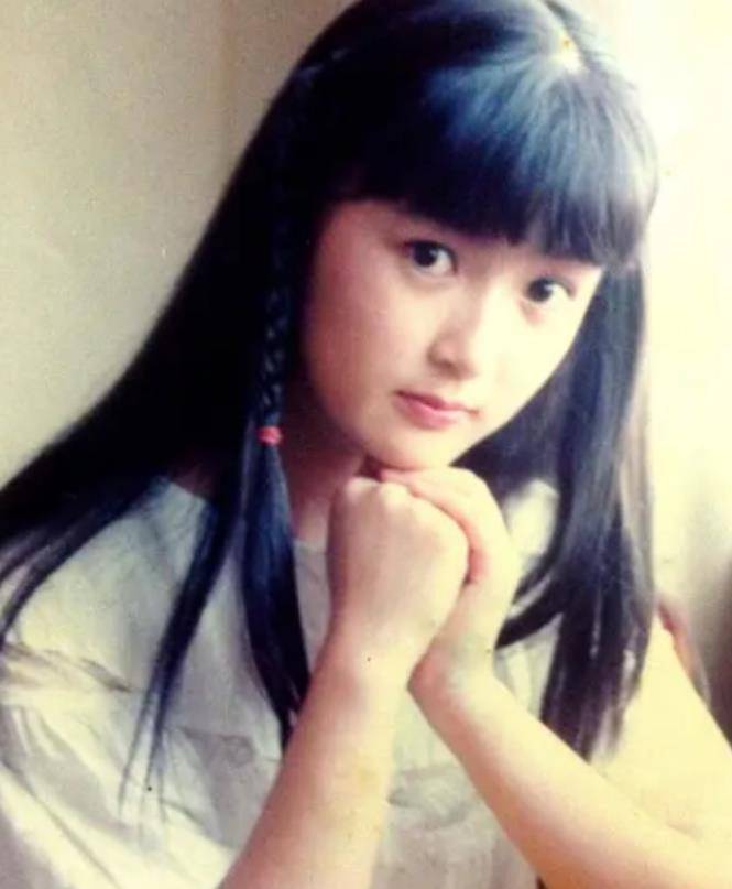 演员池华琼:曾是校园女神,出道33年0绯闻,47岁未婚未育很幸福_何威