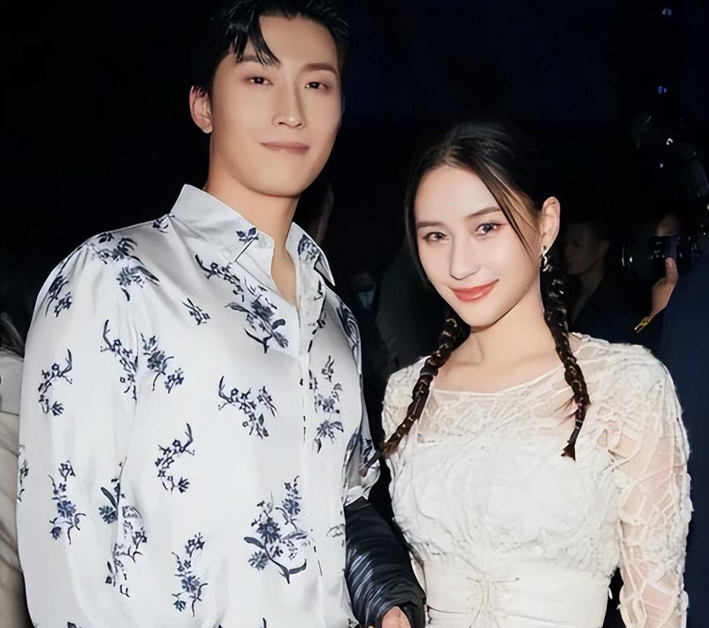 何超莲:曾苦恋吴克群婉拒霍启山,年仅30岁身价已超400亿_窦骁_何鸿燊