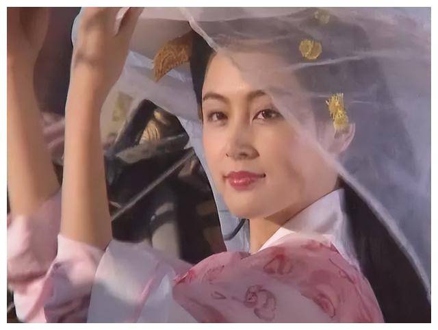 通过这两位演员的出色表演和这两个角色的形象,我们可以看到女性的不