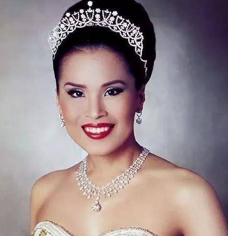 混血的百灵公主长相绝美,27岁也嫁了美国人_普罗_乌汶叨_女儿