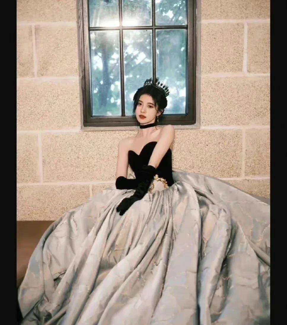 细数女明星赫本造型大片,杨幂时尚勾人,迪丽热巴迪士尼在逃公主_自带