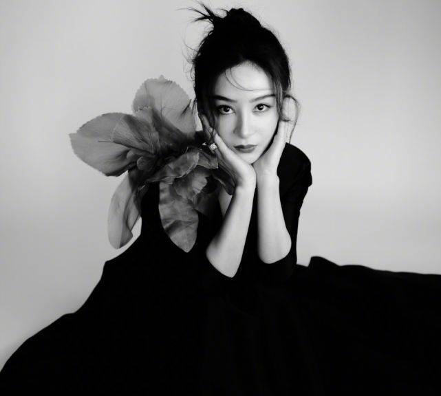 袁姗姗近照大变样,被质疑整了鼻子撞脸女子,网友齐呼认不出_留言_镜头