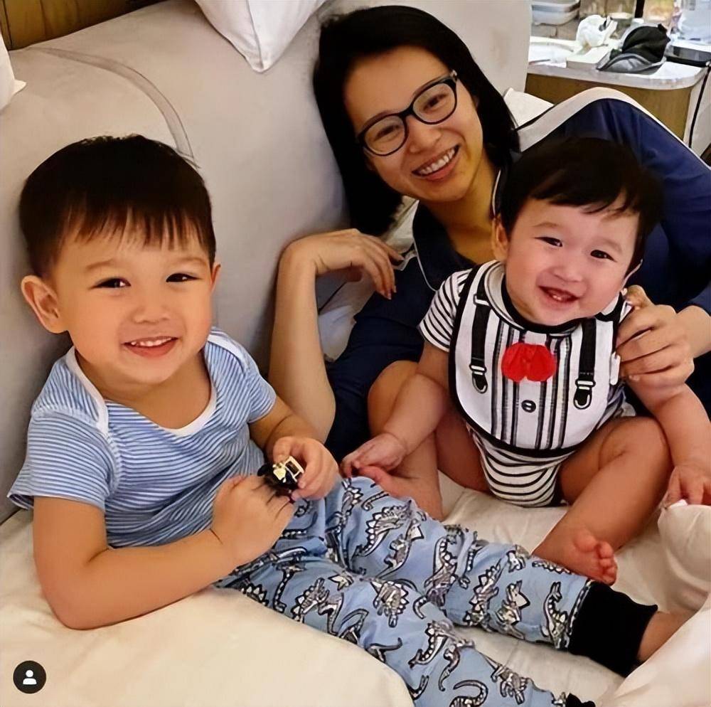 2012年胡杏儿与黄宗泽结束八年恋情,女方却忍不住落泪_父亲_本人_演技