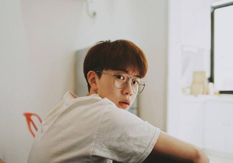 原创费启鸣从网红到圈内的红人用励志的成长诠释英雄不问出处之理