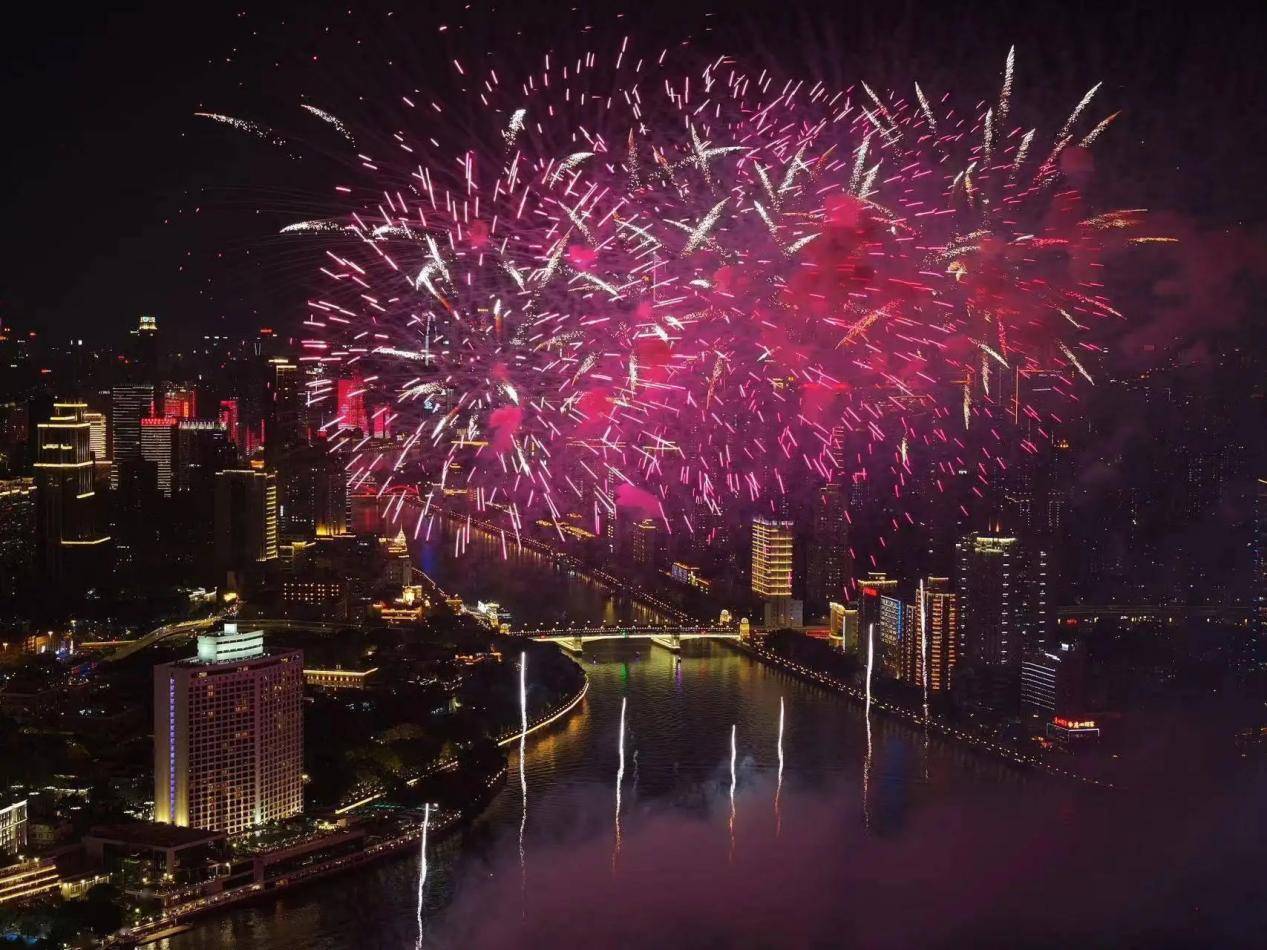 白鹅潭烟花秀广州利好频出,白鹅潭cbd当之无愧引领新风向岁末年初