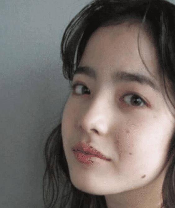 2,林珍娜她是一位韩国人,在2009年的时候,林珍娜参加了太平洋超级模特