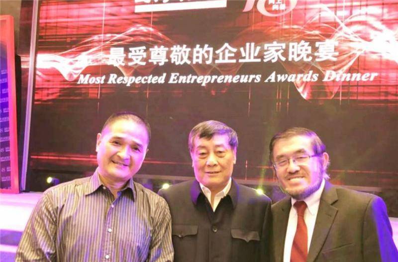 一手压着2位"中国首富",这位神秘大胡子,江湖地位依旧没变_吴鹰_马云