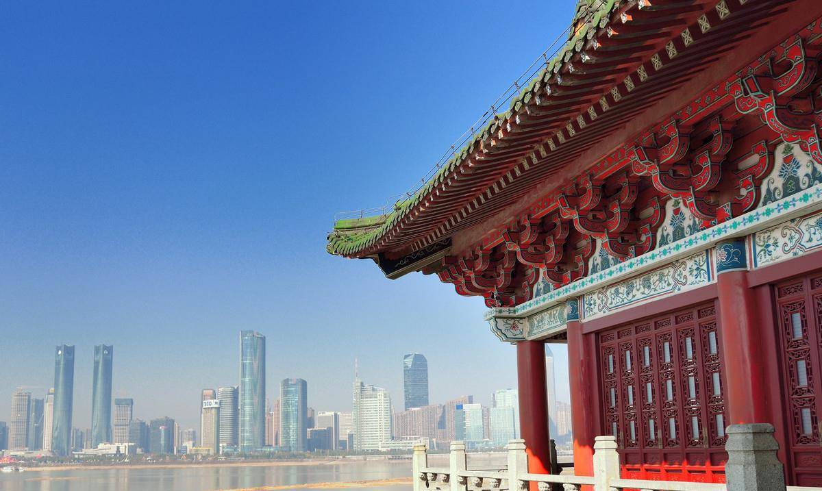 王勃《滕王阁》诗水平到底如何?和序言比真的差距那么大吗?