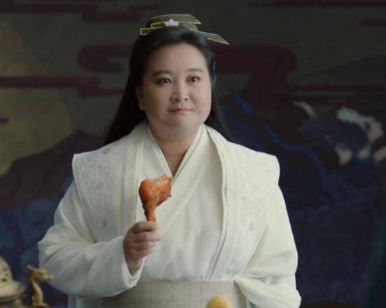 这次关晓彤在2005年张艺谋导演的电影《无极》中饰演陈红饰演的漫深.