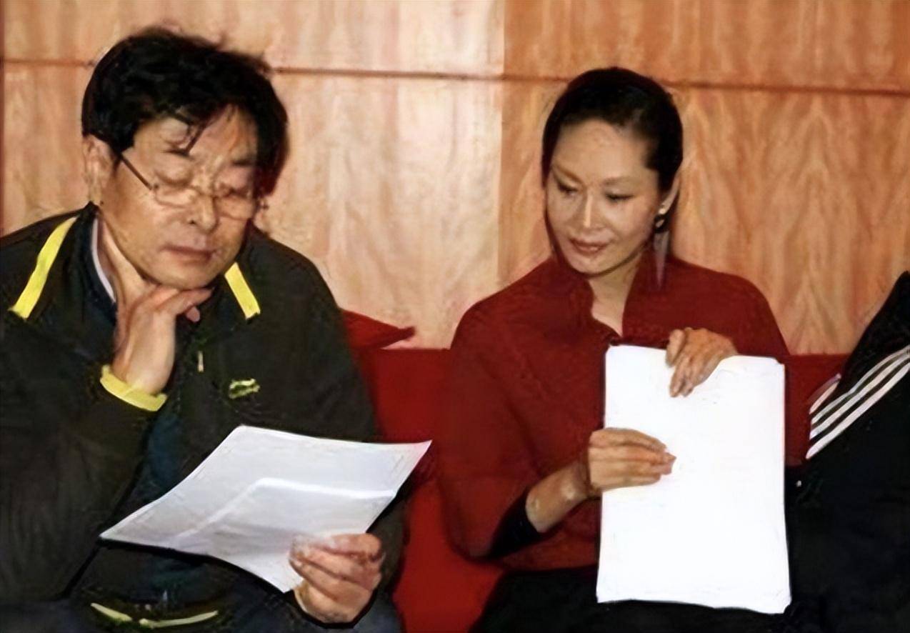 歌手于文华:生下女儿就被抛弃,转身嫁给网恋小伙后,她怎样了_李凡