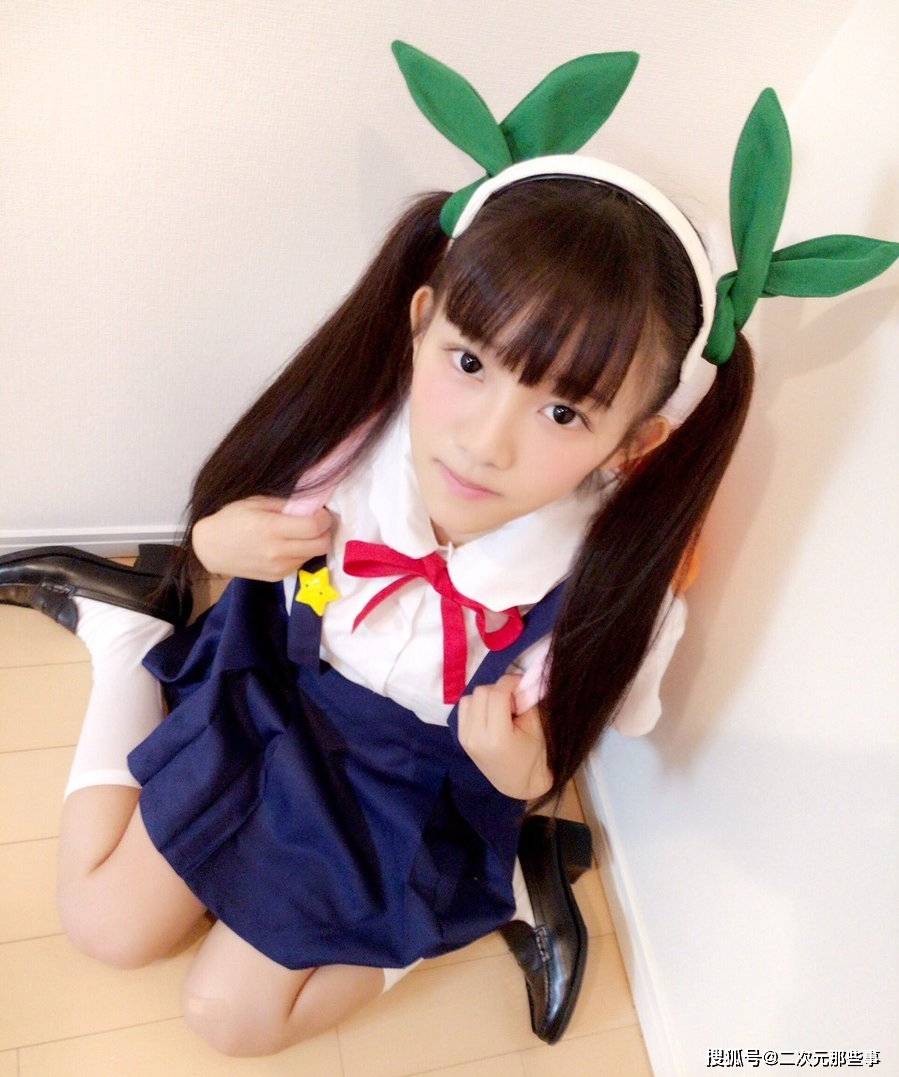 小学生cos没化妆引发争议,网友:我五年级出cos就知道找妆娘了_因为