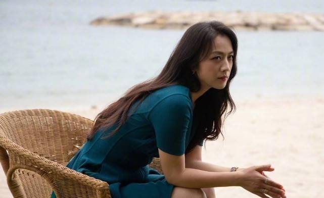 汤唯身材也太胖了最新戛纳造型大翻车穿针织裙拍写真好壮