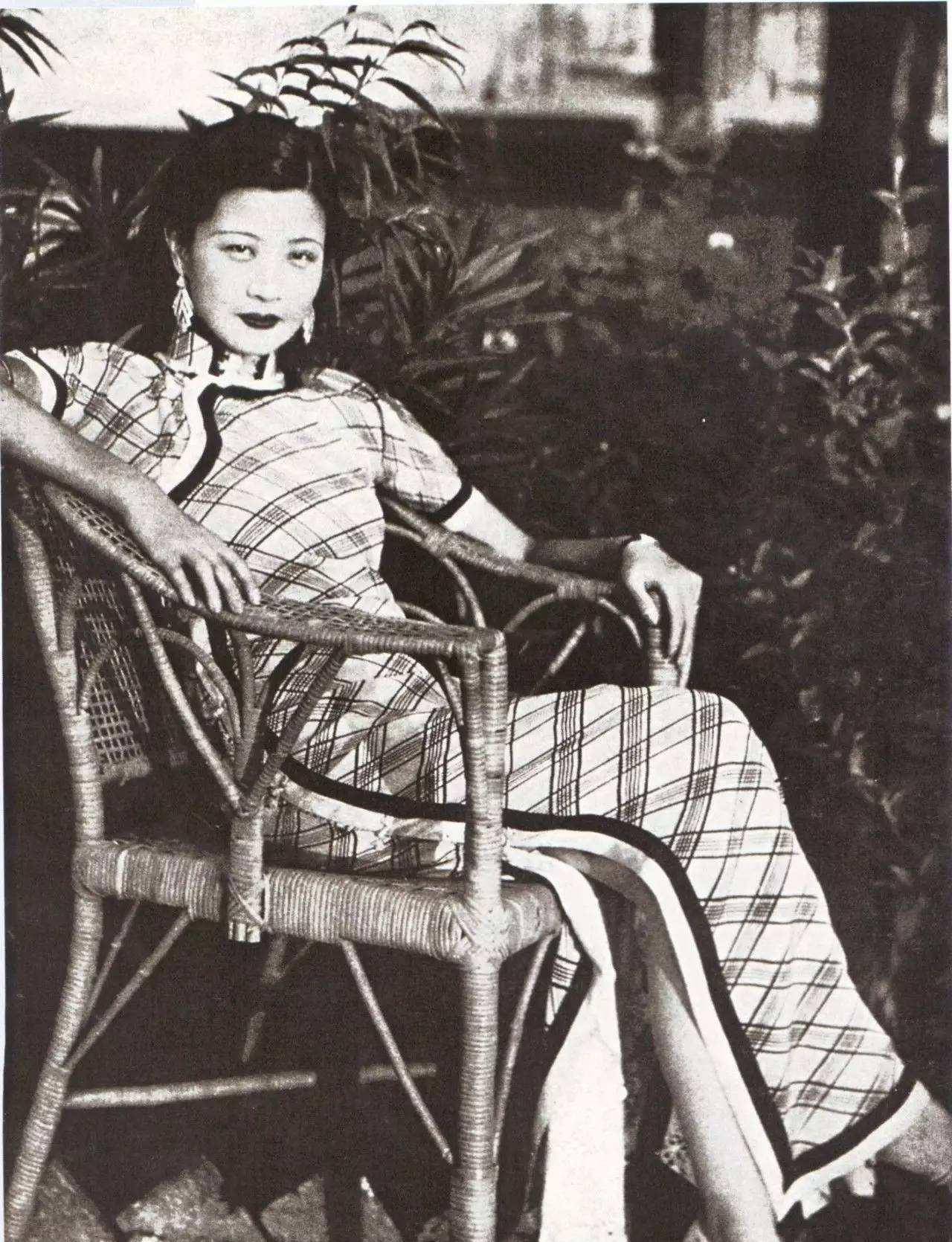 原创由茶叶大王沦为小贩的唐季珊始乱终弃两大民国影后因他毁灭