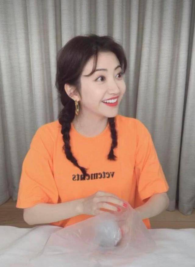 穿橙t配双马尾美回18岁,自拍神似杨蓉_时候_蛋奶酥_女神