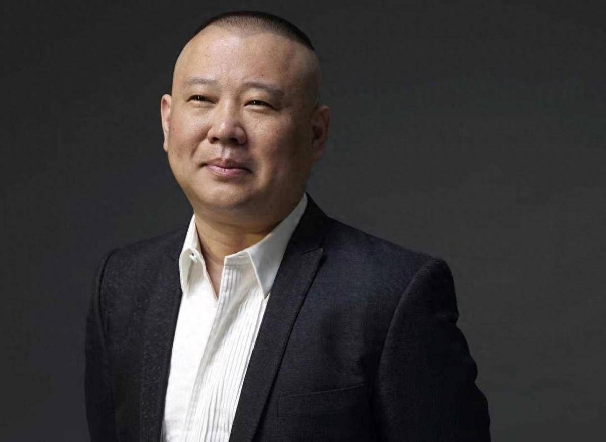 郭德纲到底多有钱?上亿豪宅,豪车无数,谁是他背后的定海神针?