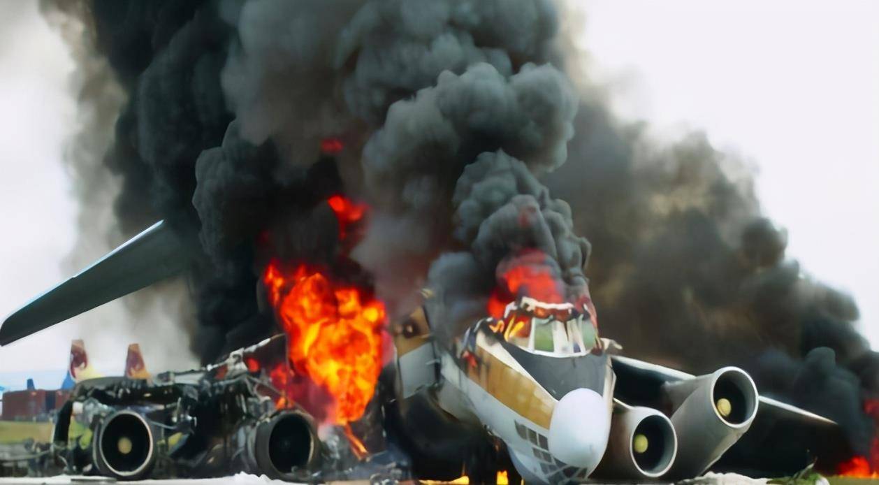 原创飞行员贾迈勒故意关闭发动机飞机坠入大西洋217位乘客遇难