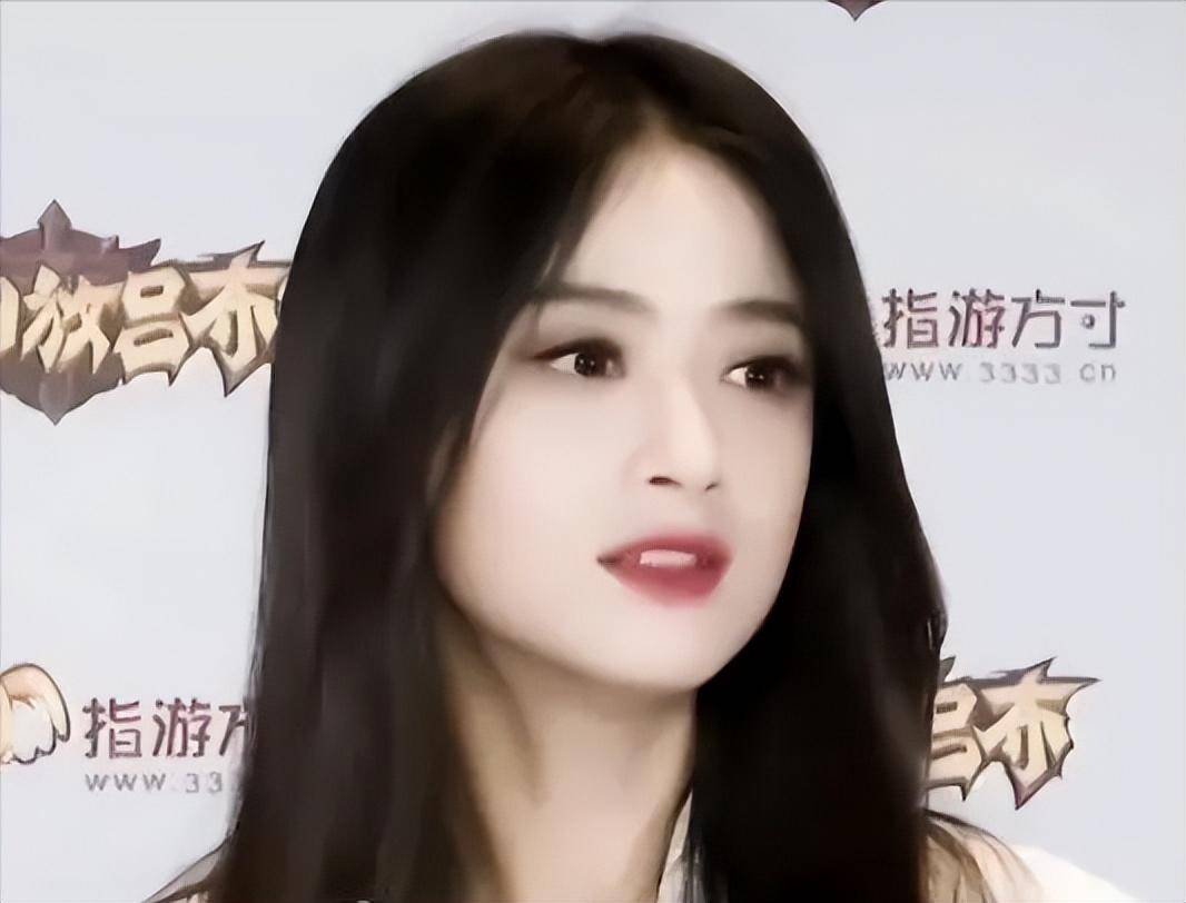 时尚时尚的脸,身材却是干瘪五五分,瞬间拉低了档次_金晨_何晴_鞠婧祎