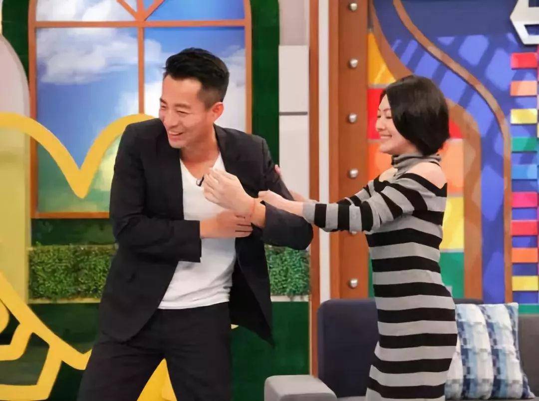 原创小s参加同志婚礼不避嫌与舞蹈老师激情拥抱直言爱是无分别的