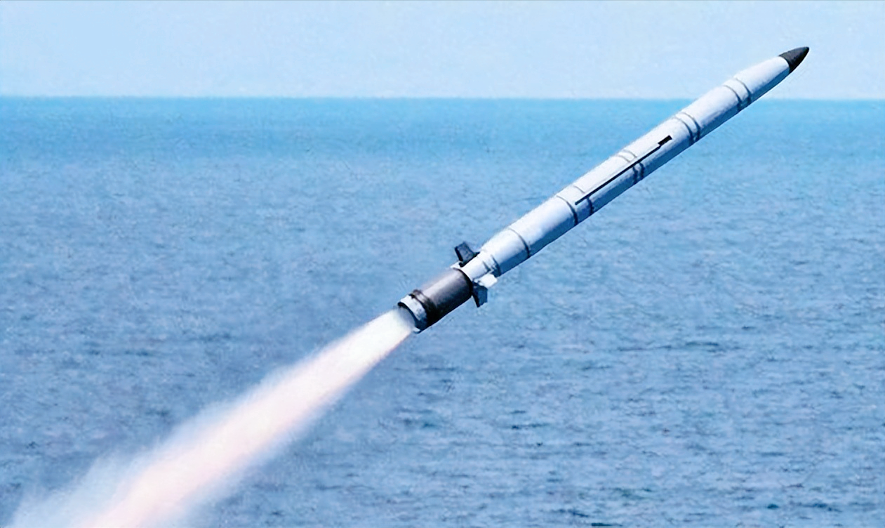 伊拉克曾经花费2亿美元,获得了4架轰-6轰炸机,以及30枚的c601反舰导弹