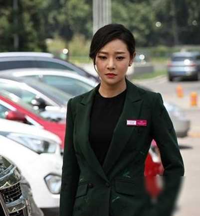 出道十五年零绯闻,美貌不输李小冉,被张嘉译捧了四次终于火了_维维