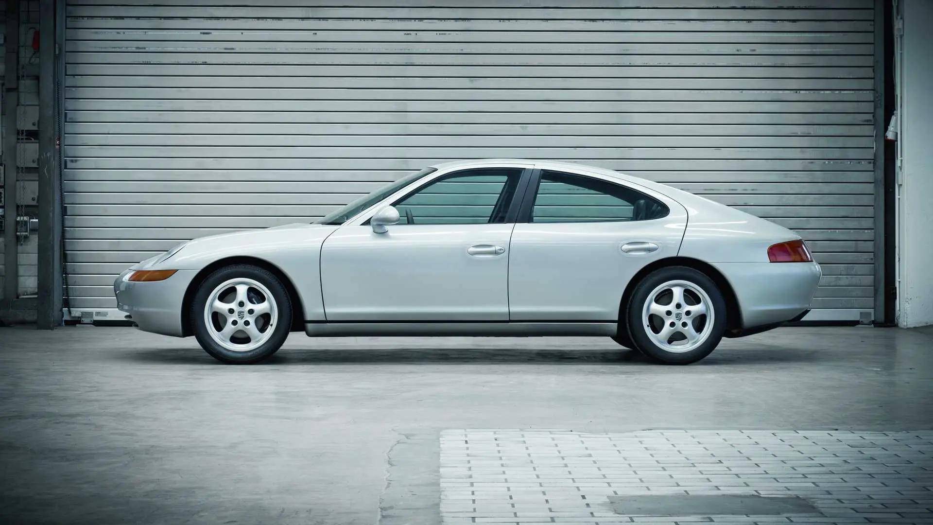 手搓版panamera 1967年的4门保时捷911