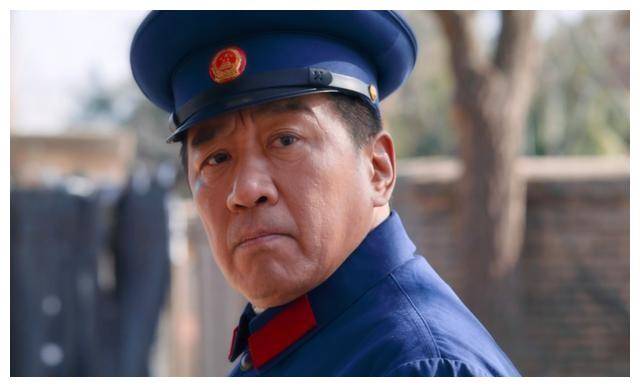 原来,沈父年轻的时候,曾经背着妻子女儿在外跟别的女人谈情说爱,而且